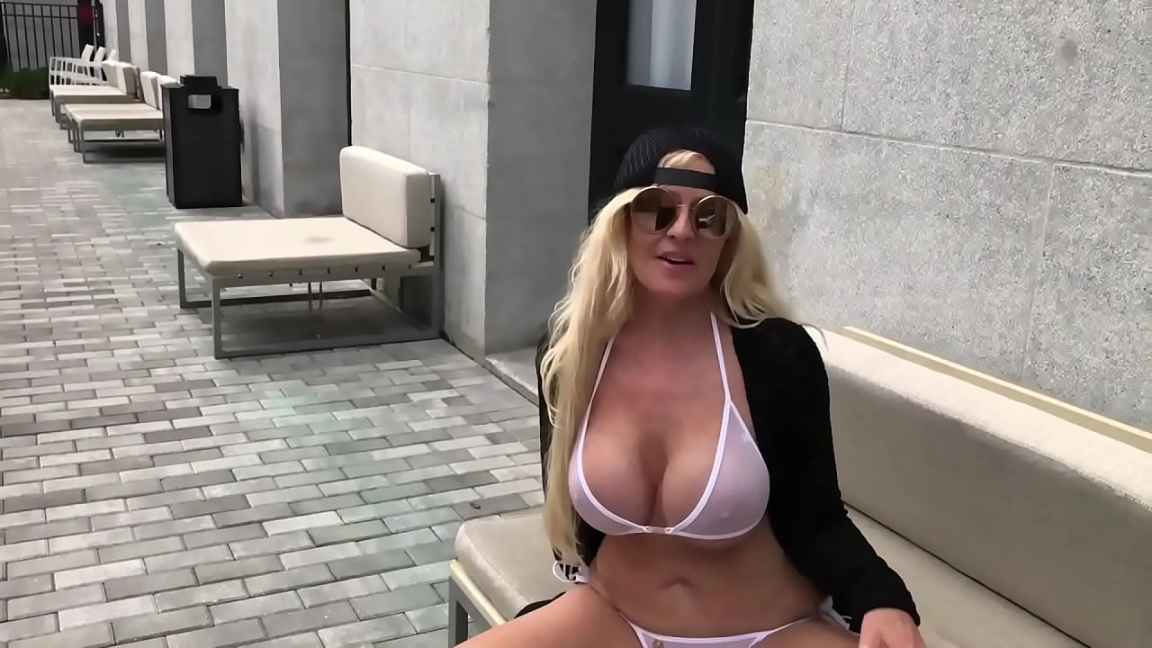Kelley Cabbana shows of her beautiful Tits in Sheer Bikini