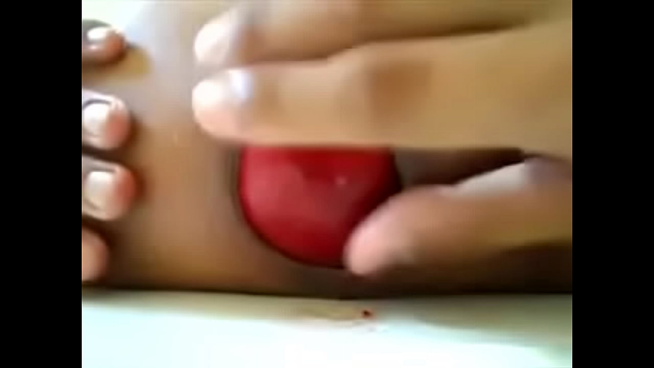 Brazilian man fucking apple (20130201d) cdspbisexual