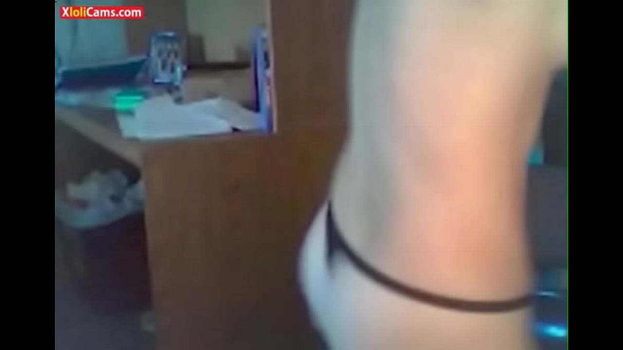 Amateur Webcam Teen Slut In Really Heat Shows Her Slit