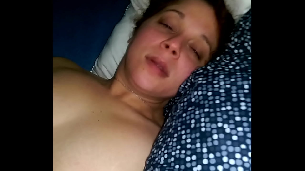 Cuban woman cumming on her toy in bed