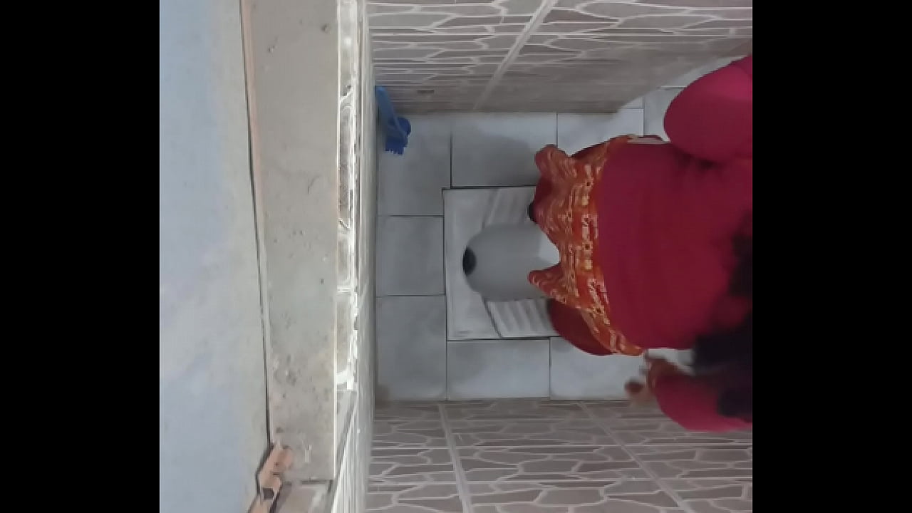 Indian maid peeing