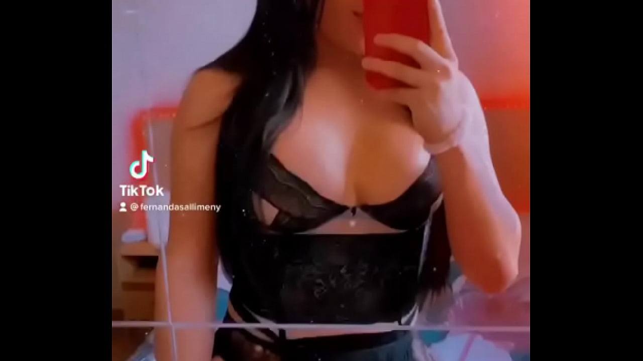 En France une Pornstar transsexuelle brésilienne