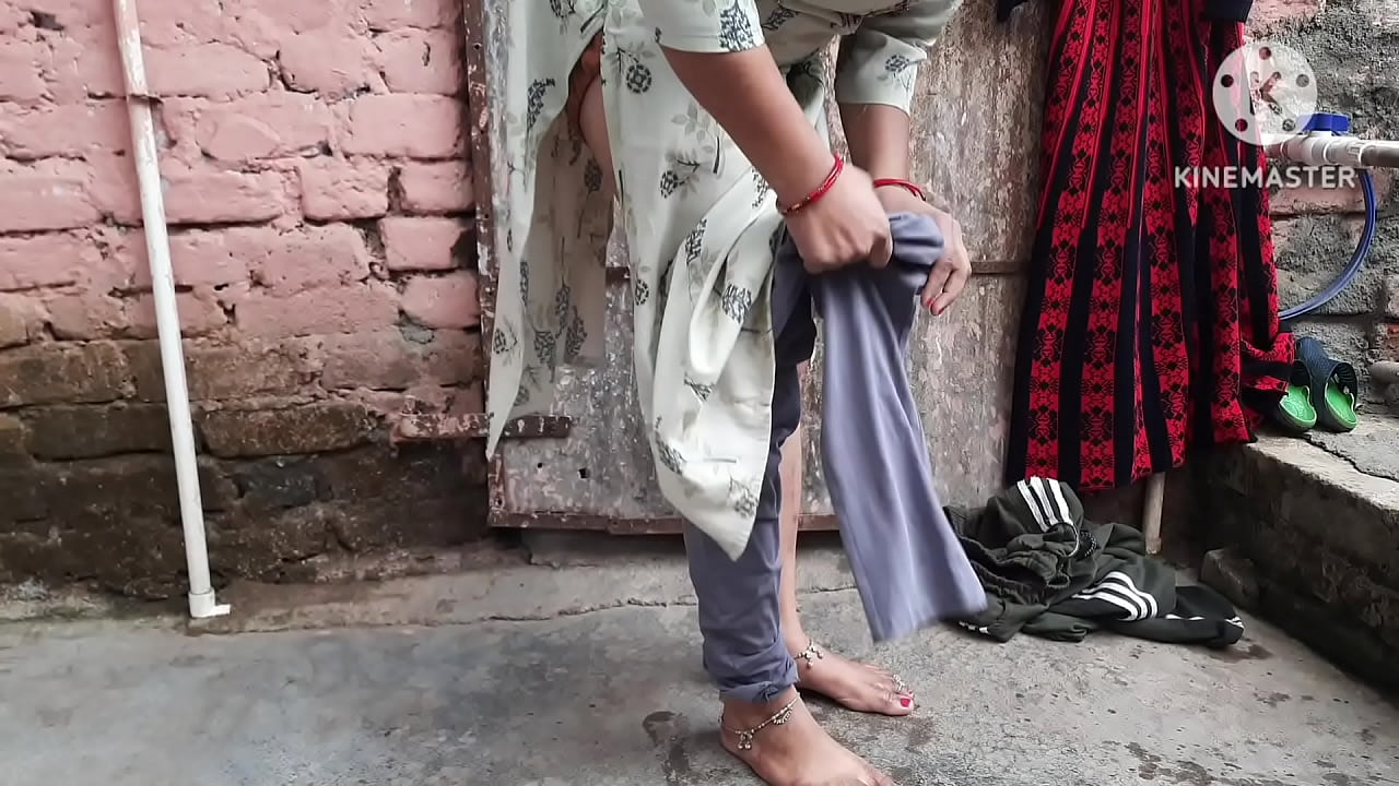 Village bhabhi is showing pussy