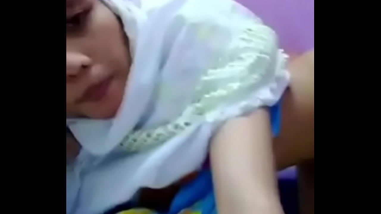 Kak Dewi sange di malam hari