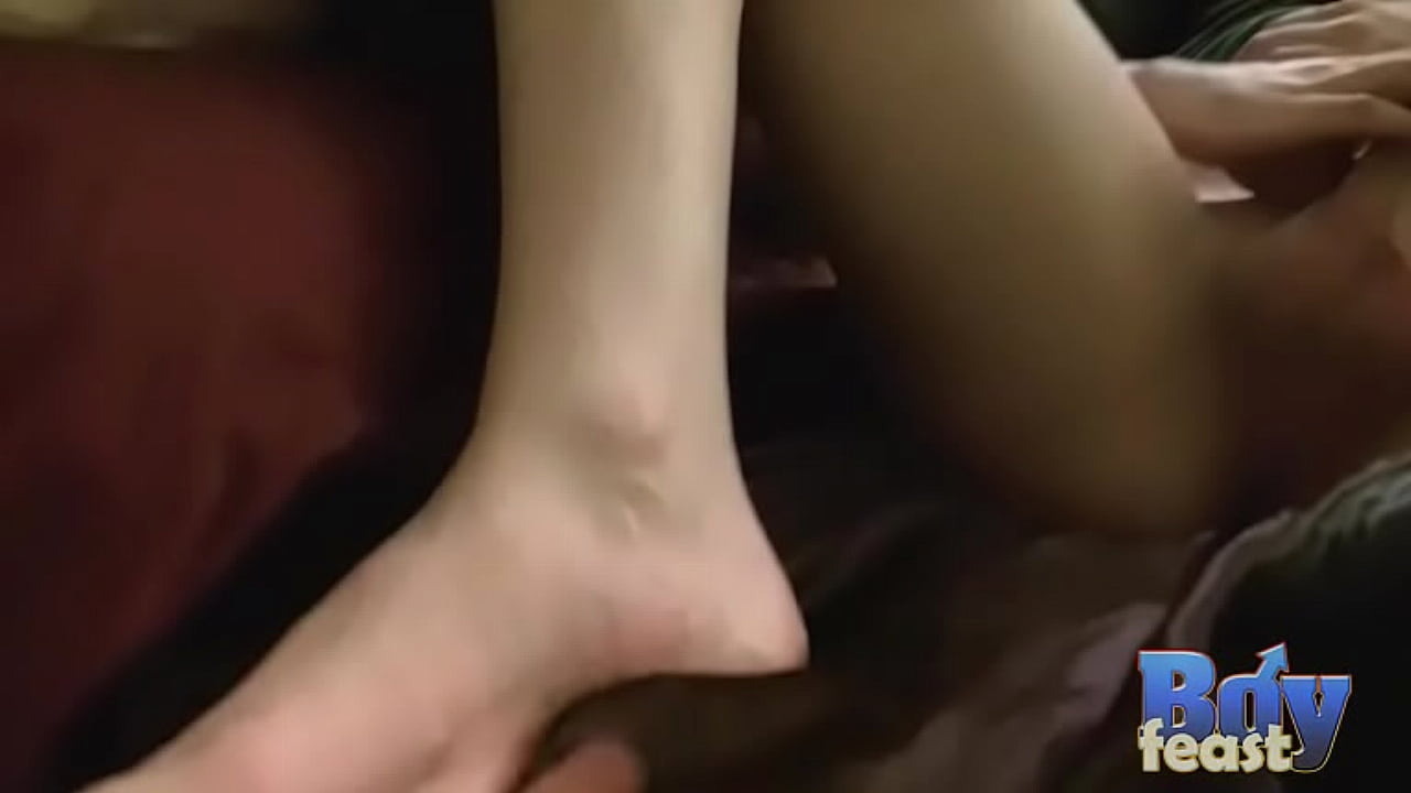 Amateur plays with their feet