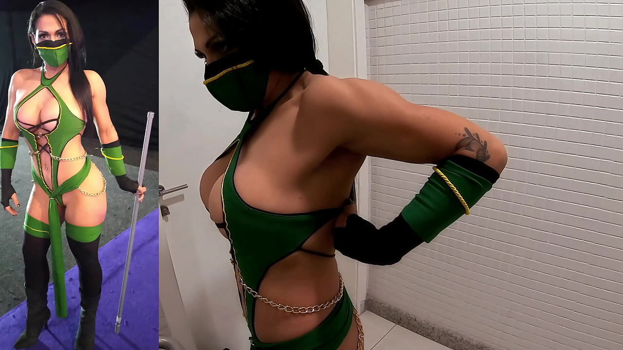 Jade Cosplay sexy girl do mortal kombat falando safada, twerking sua bunda grande e chupando seu vibrador tão bom pra você, peitos foda, você quer brincar com ela ?? Halloween