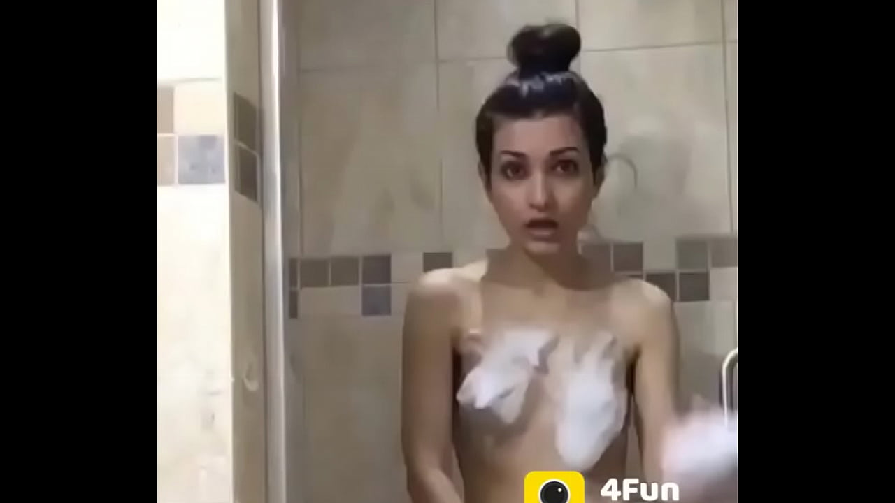 Hot girl nude bath viral