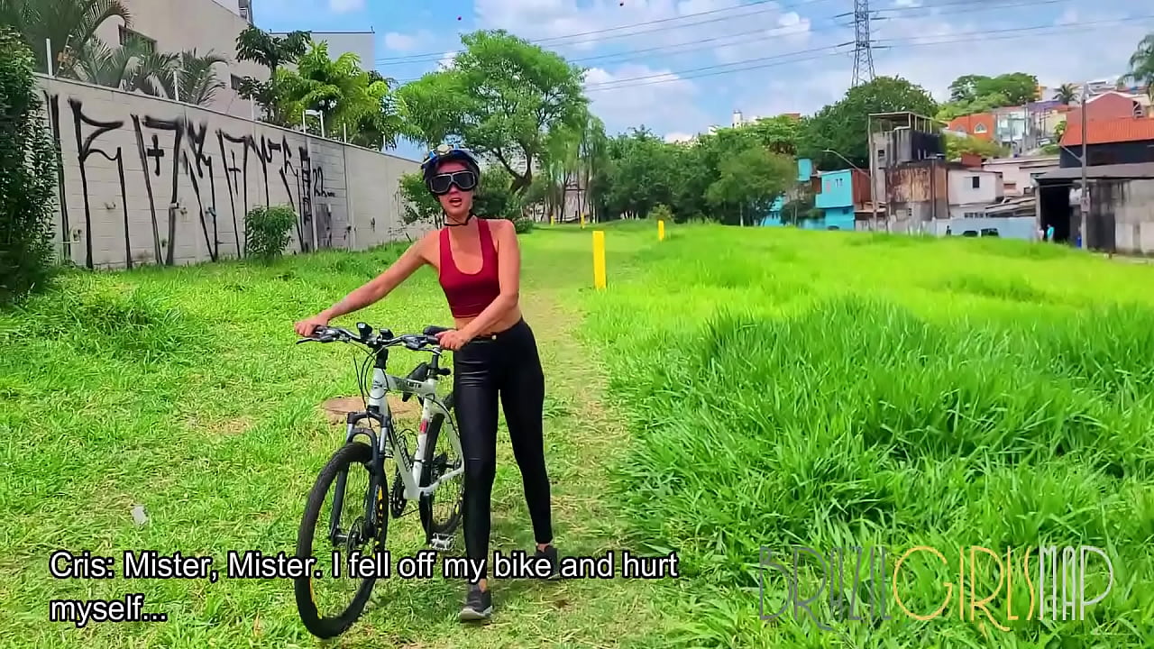 Hot Brazilian cyclist need her bike fixed and gets pumped instead
