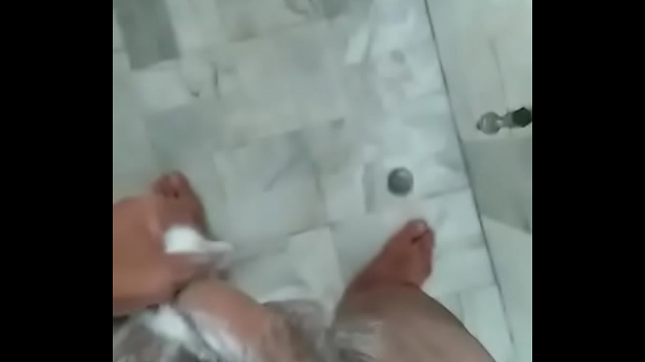 Mi pito bañandose