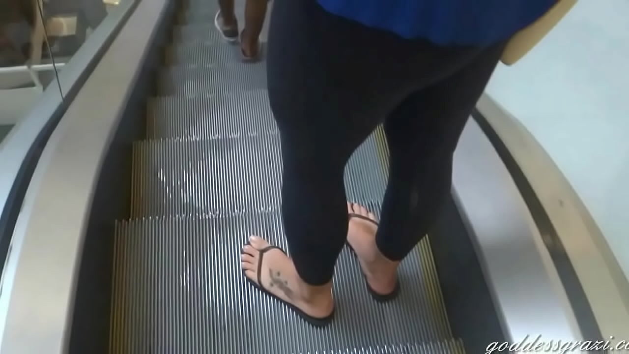 Goddess Grazi perfect feet in flip flops