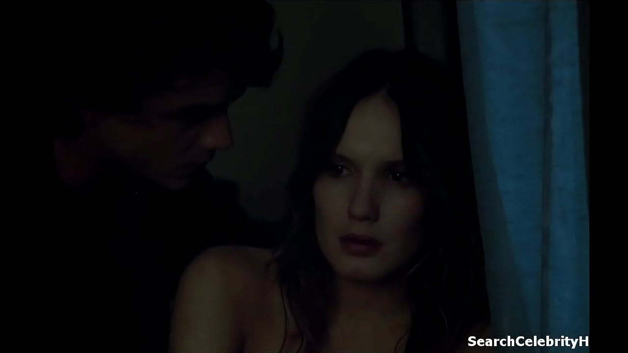 Ana Girardot - Les Revenants S02E02