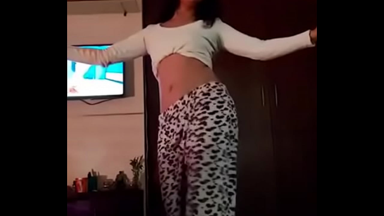 Hot ass girl dancing