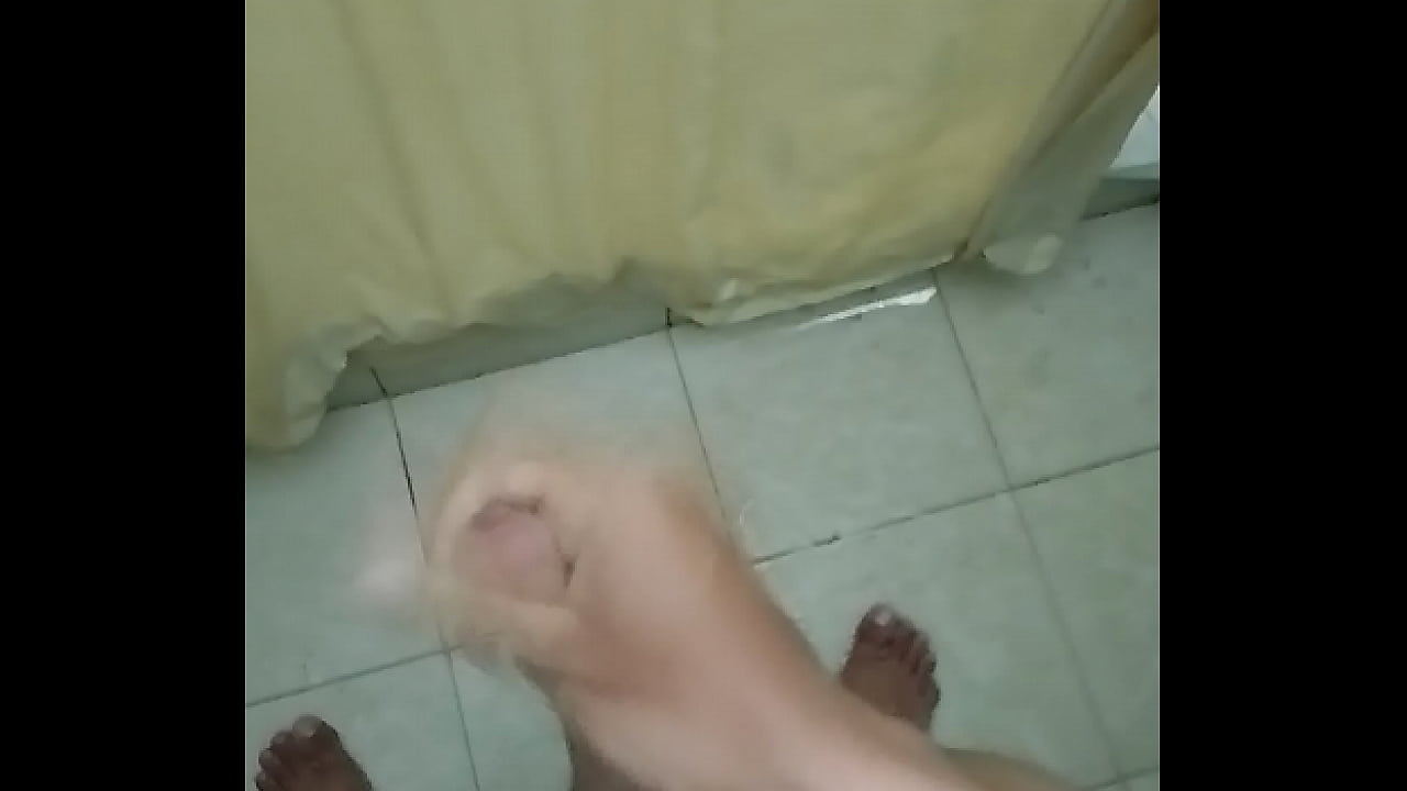 Me masturbo en el baño