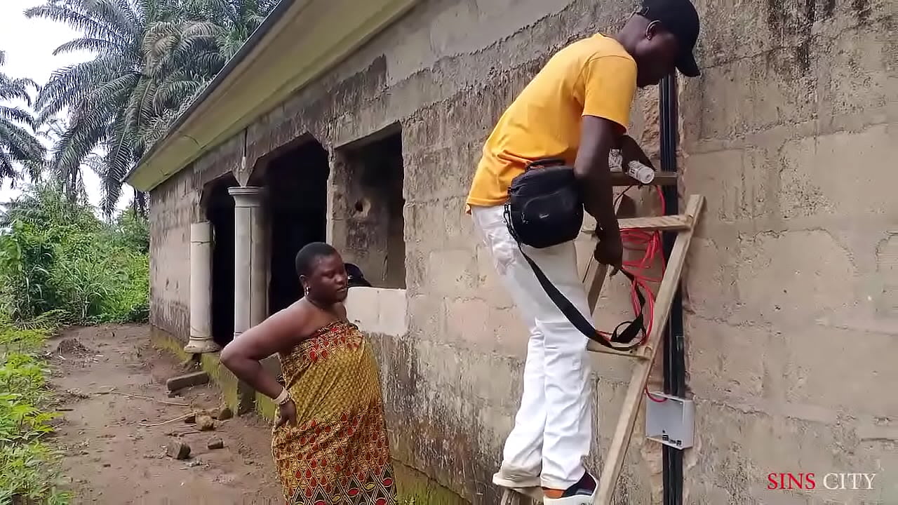 African Gift fucked her worker outdoor