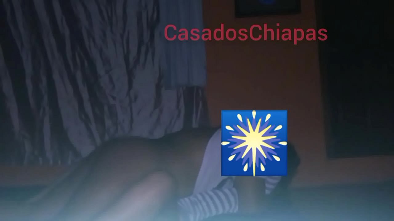 Esposa dando las nalgas con esposo después de videollamadas