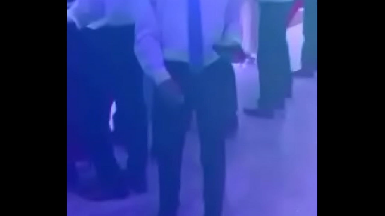 El ayuwoki negro bailando