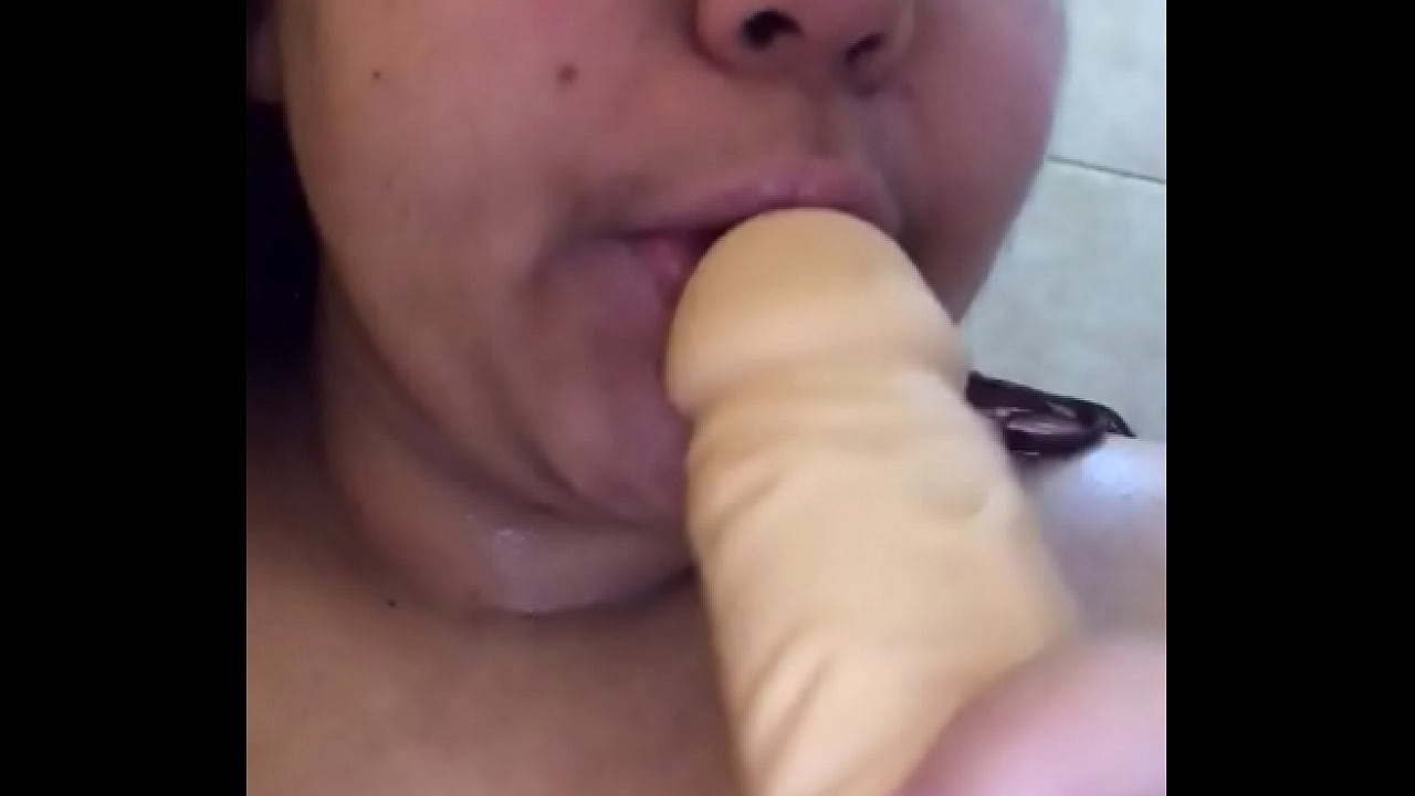 Leilani Leyva sucking white dick