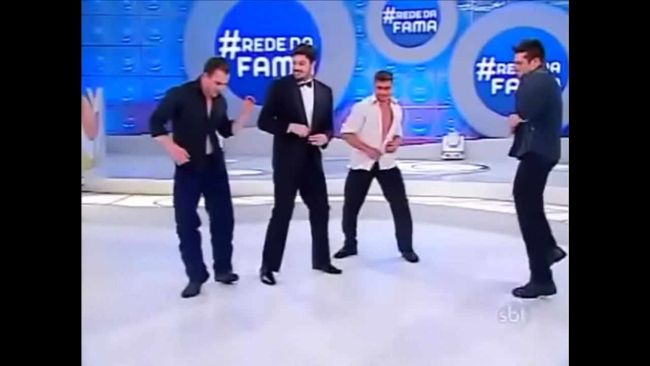 Eu dançando com os meus bofes