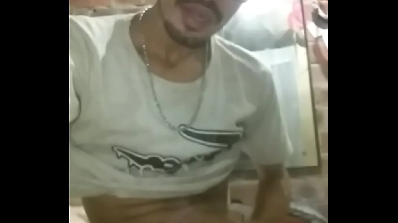 Garoto GP exibi o pau gostoso grande e delicioso