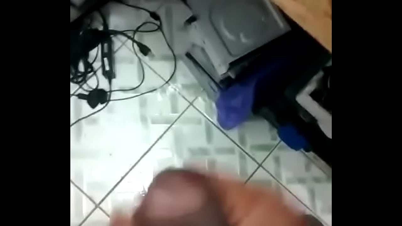 negro gozando leitinho corno esposa safado