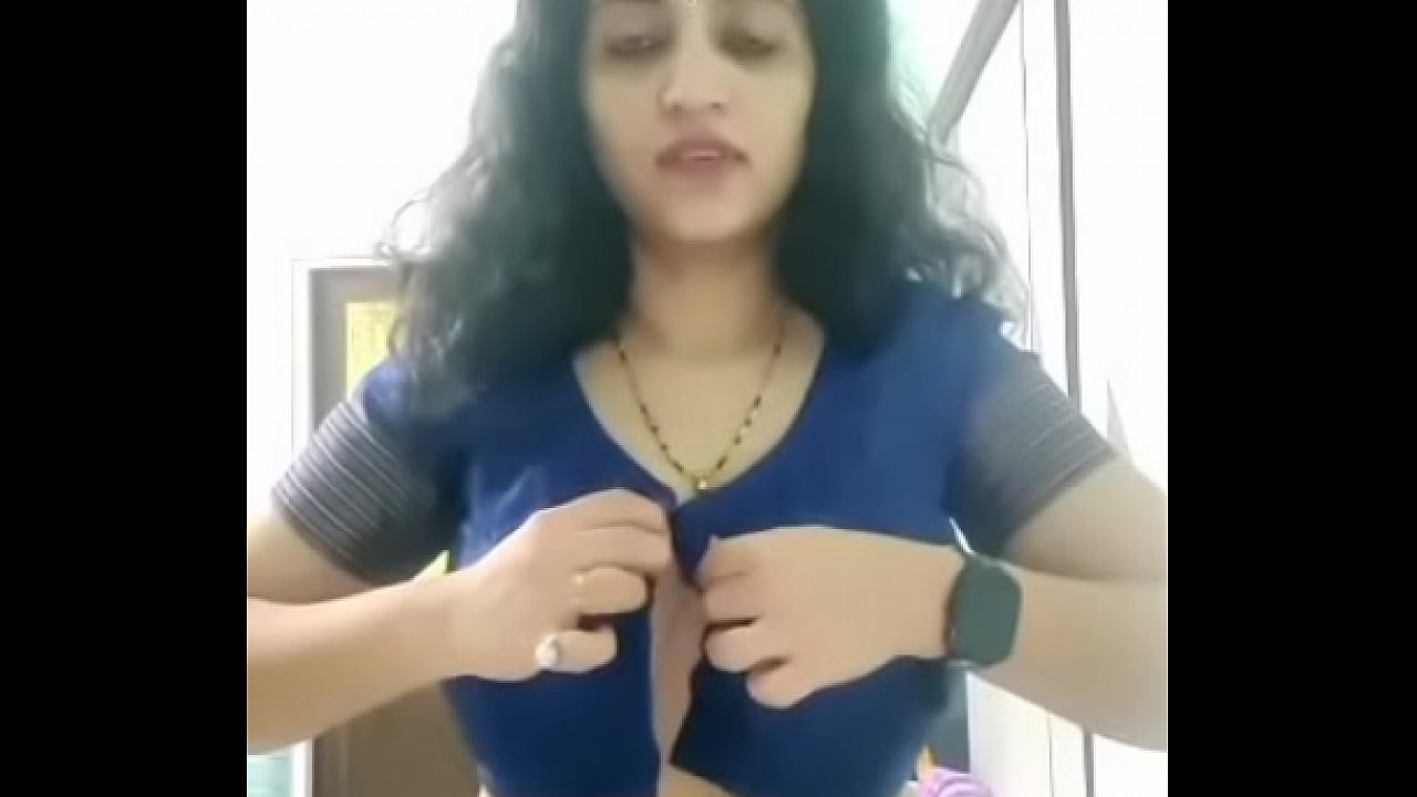 Indian women shows her tits