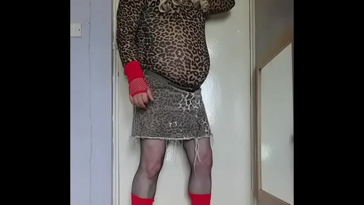 gay crossdressing pee lover