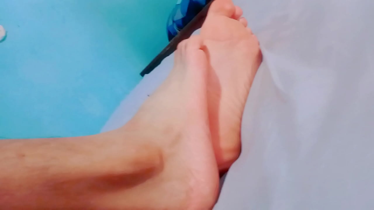 Quiero que te corras sobre mis pies