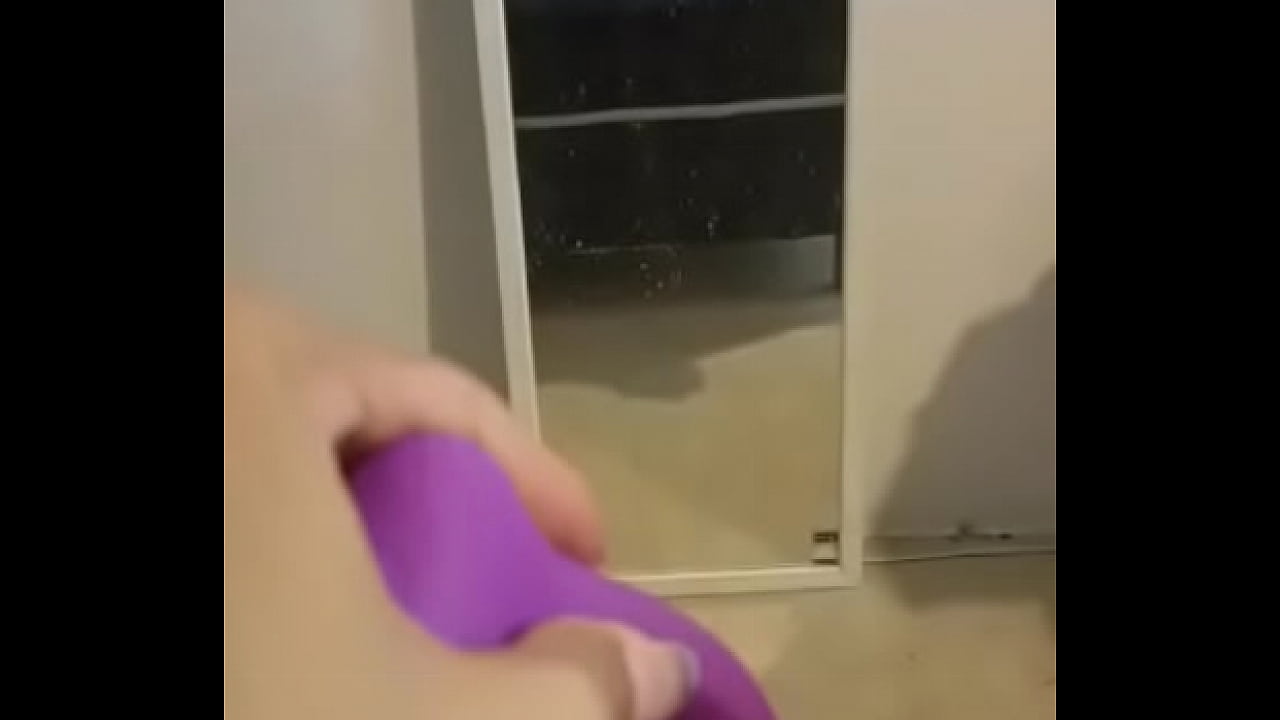 Esposa joven usando vibrador pt1