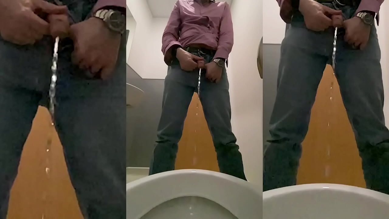 Pervert peeing in slowmo