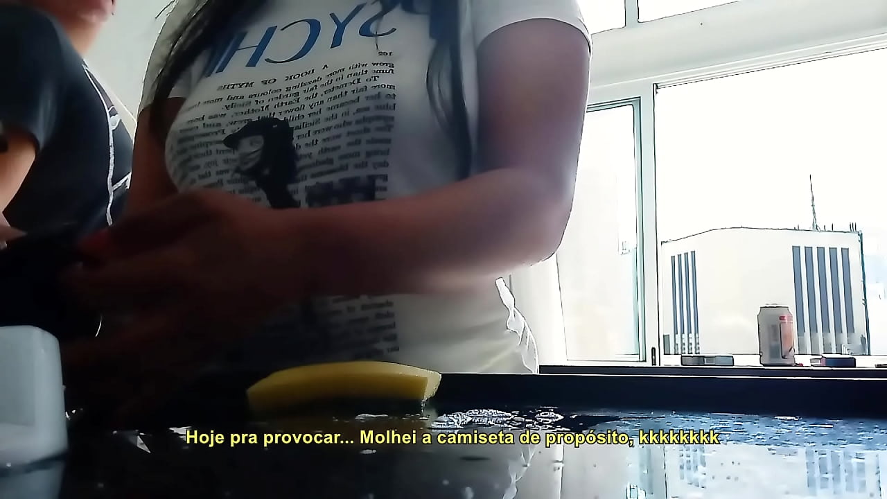 Patroa é traída pela Empregada Tesuda Julia Carioca e seu Marido | Subtítulos em Português