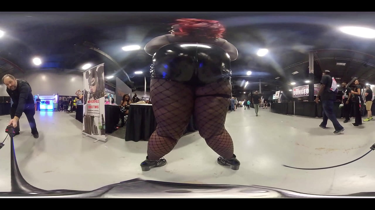 Dominatrix shows off body at porn convention