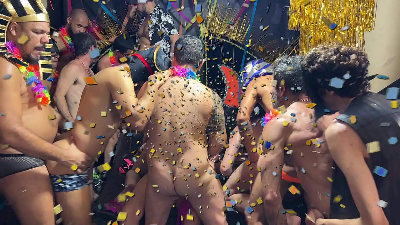 Suruba de Machos no Carnaval Brasileiro - Carnival Orgy in Brazil