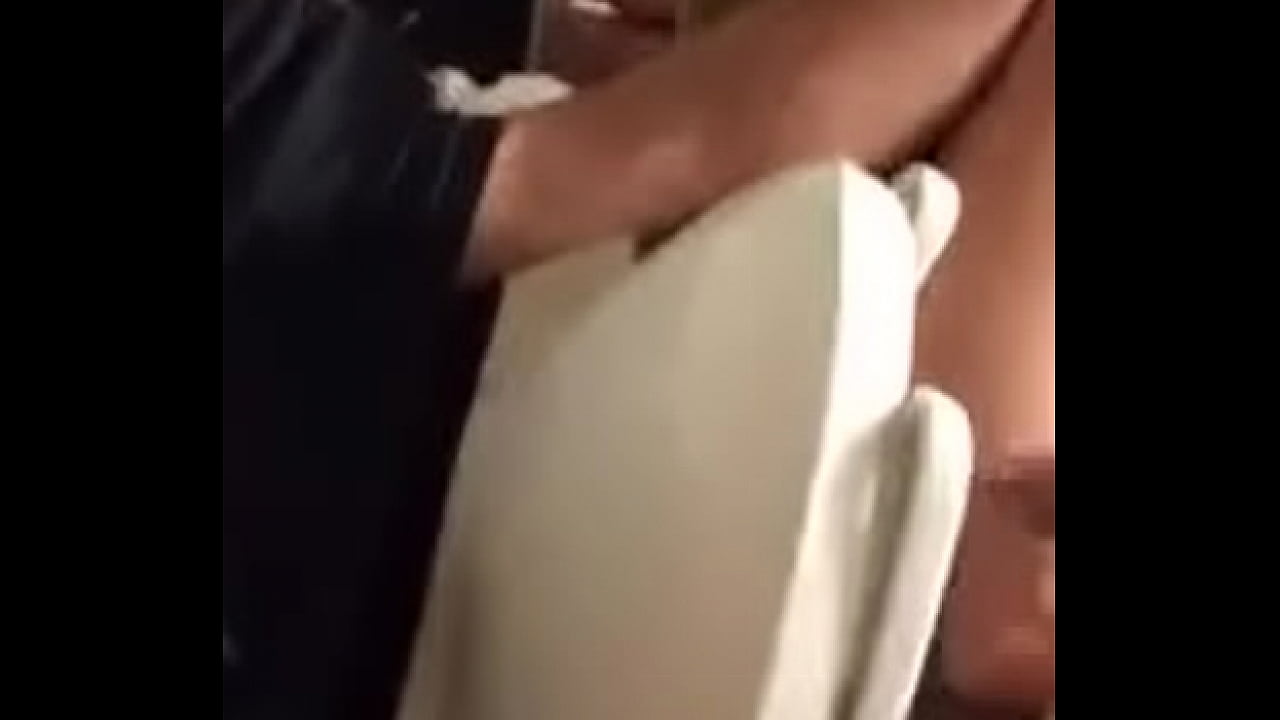 Chaqueta en el baño público