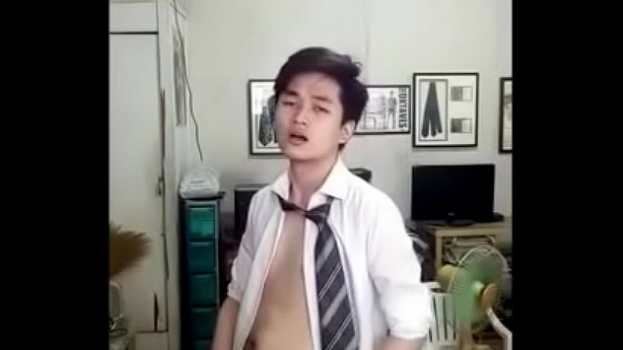 Cute Chinese Twink Strips Down and Cums