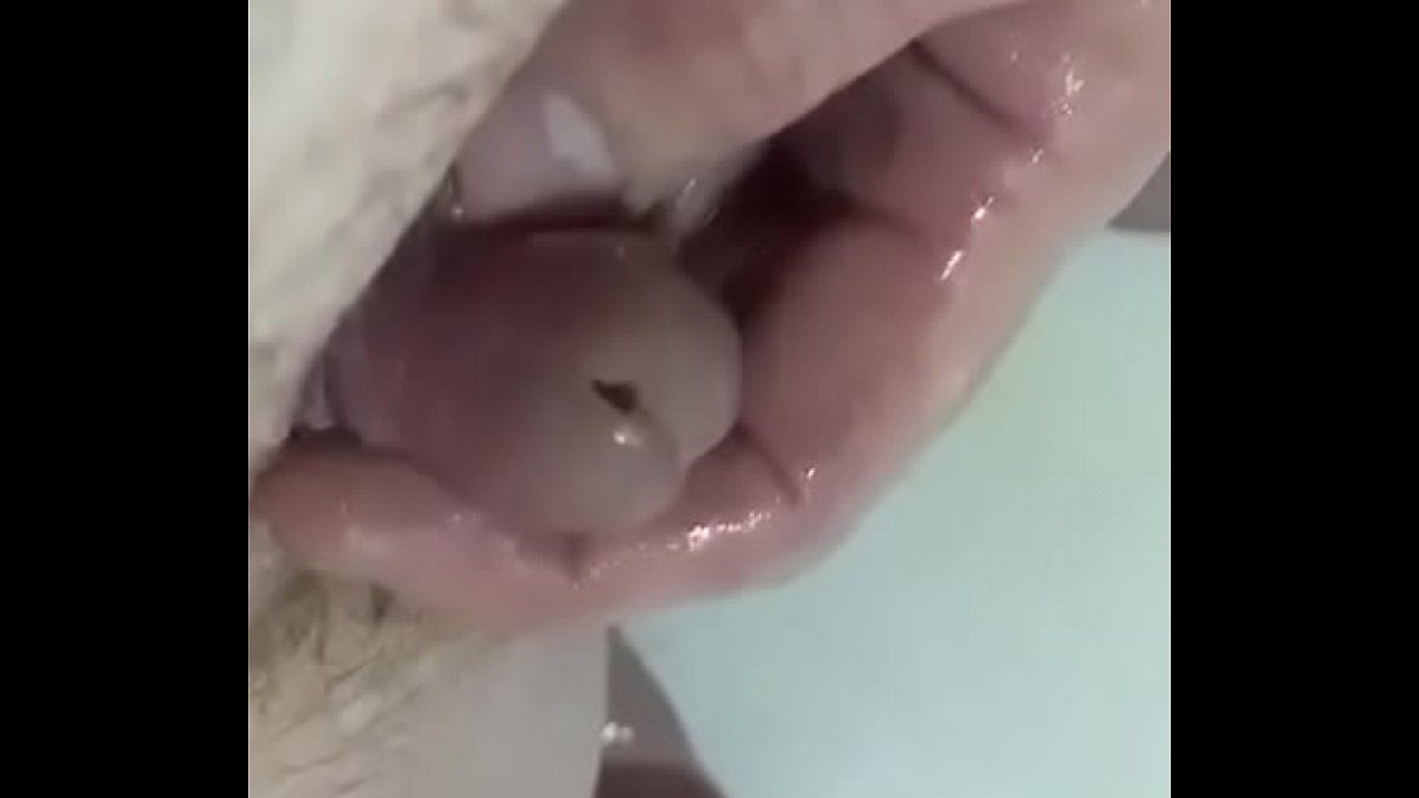 Tiny dick pissing