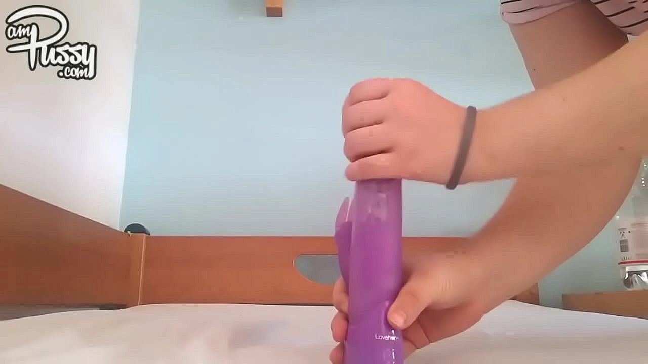 Fucking herself with a sex toy makes her feel good