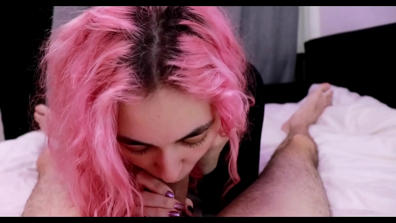 Hot chick with pink hair fucks with crosslegs after