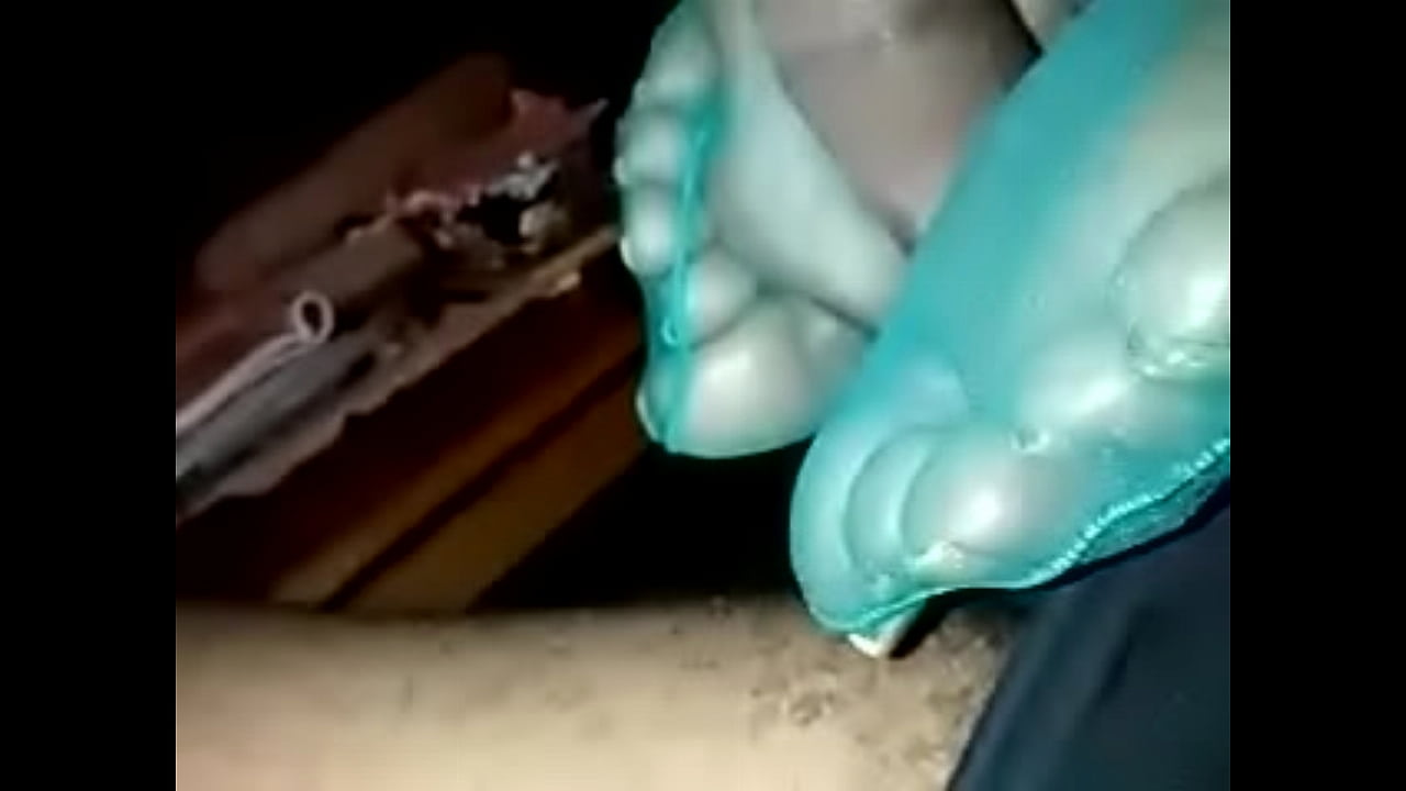 Ms. L.V gold toes green nylon footjob