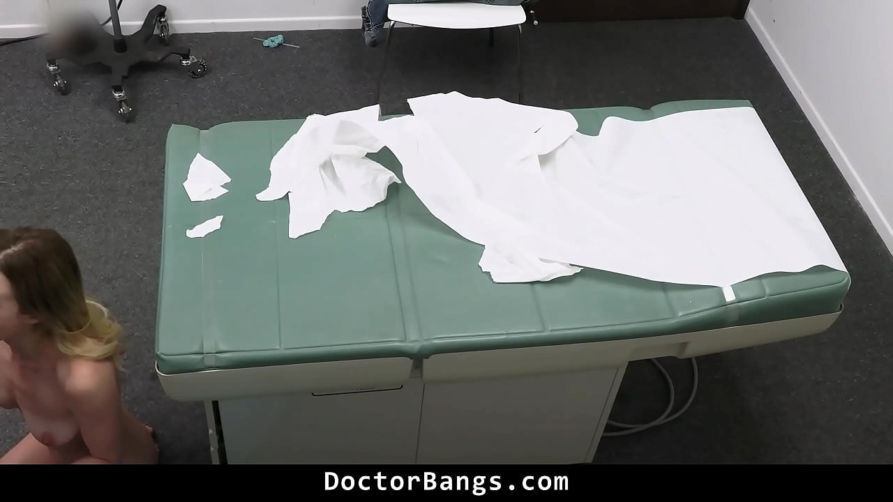 Patient Getting Her Treatment by The Physician for Her Vaginal Issues - Doctorbangs