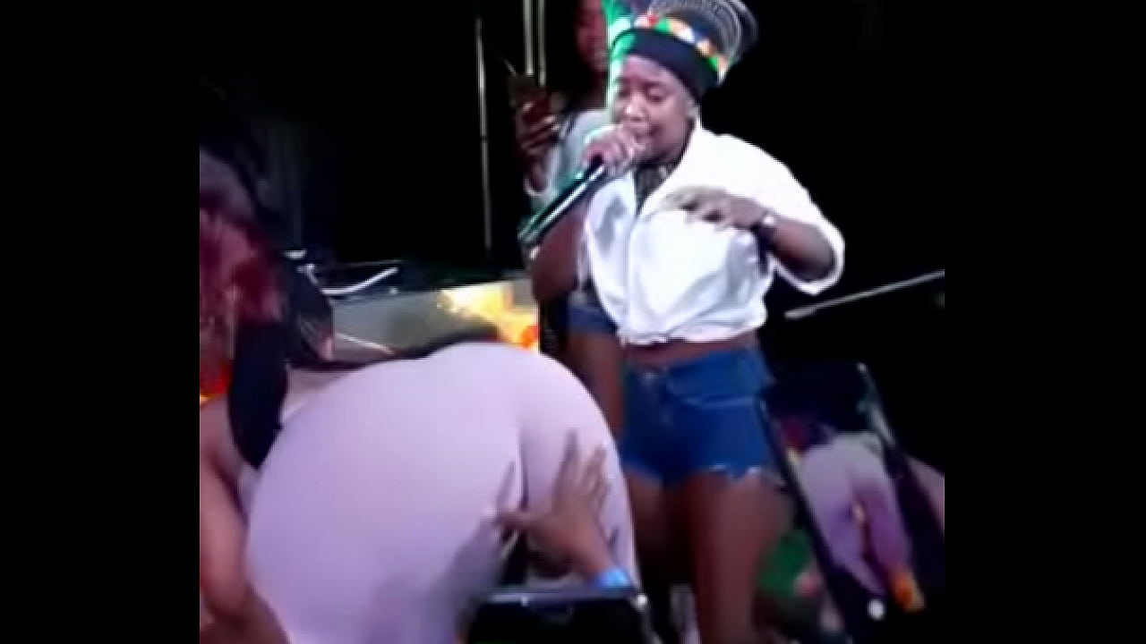 Biggest Teen African Ass dancing