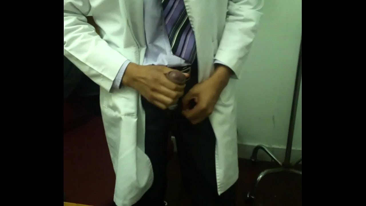 Mi doctor se pajea frente a mi