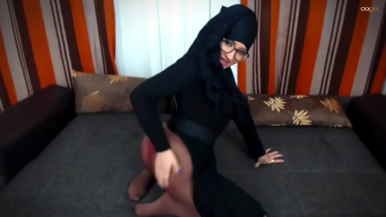 MuslimGirl - Playing with her pussy