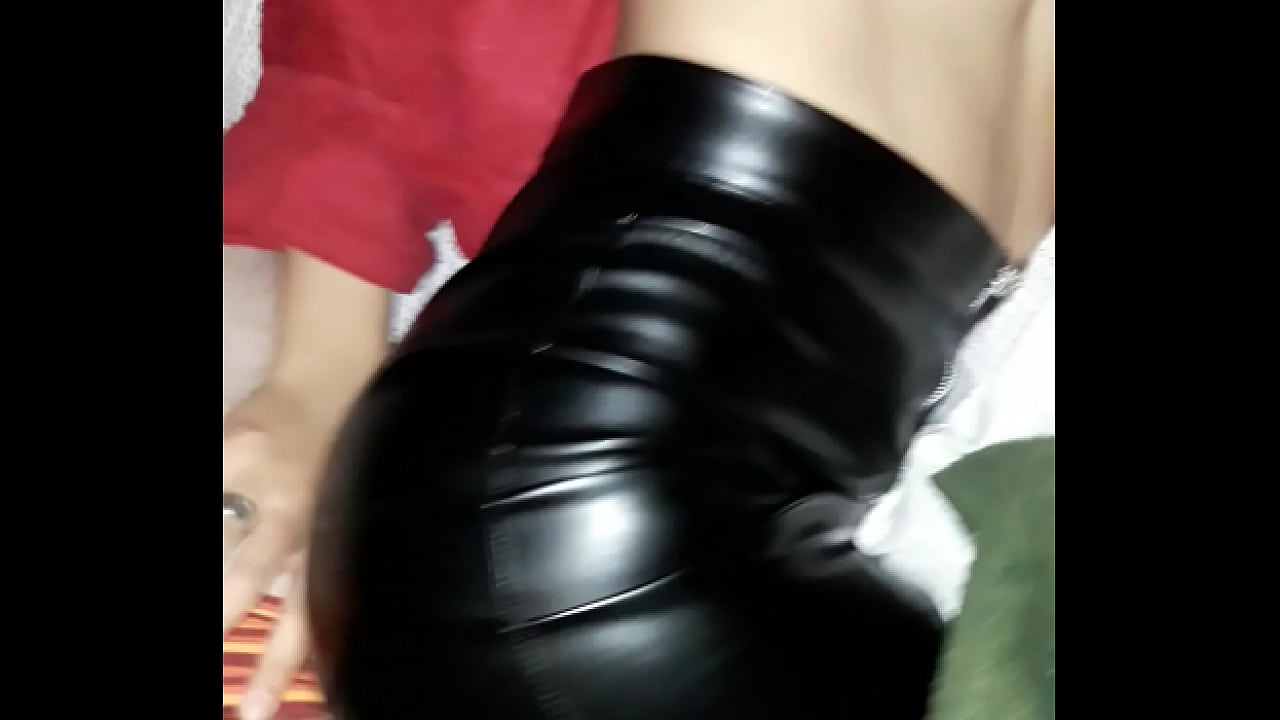 Leather mini skirt cogiendo esposa fuck wife