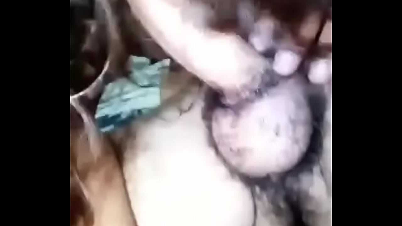 Pendeja chupando pico bien rico