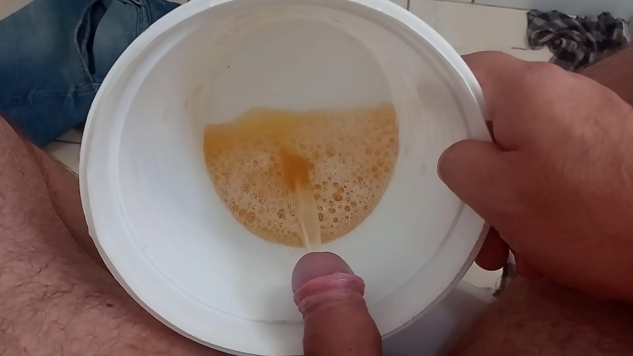 Yellow pissing piss