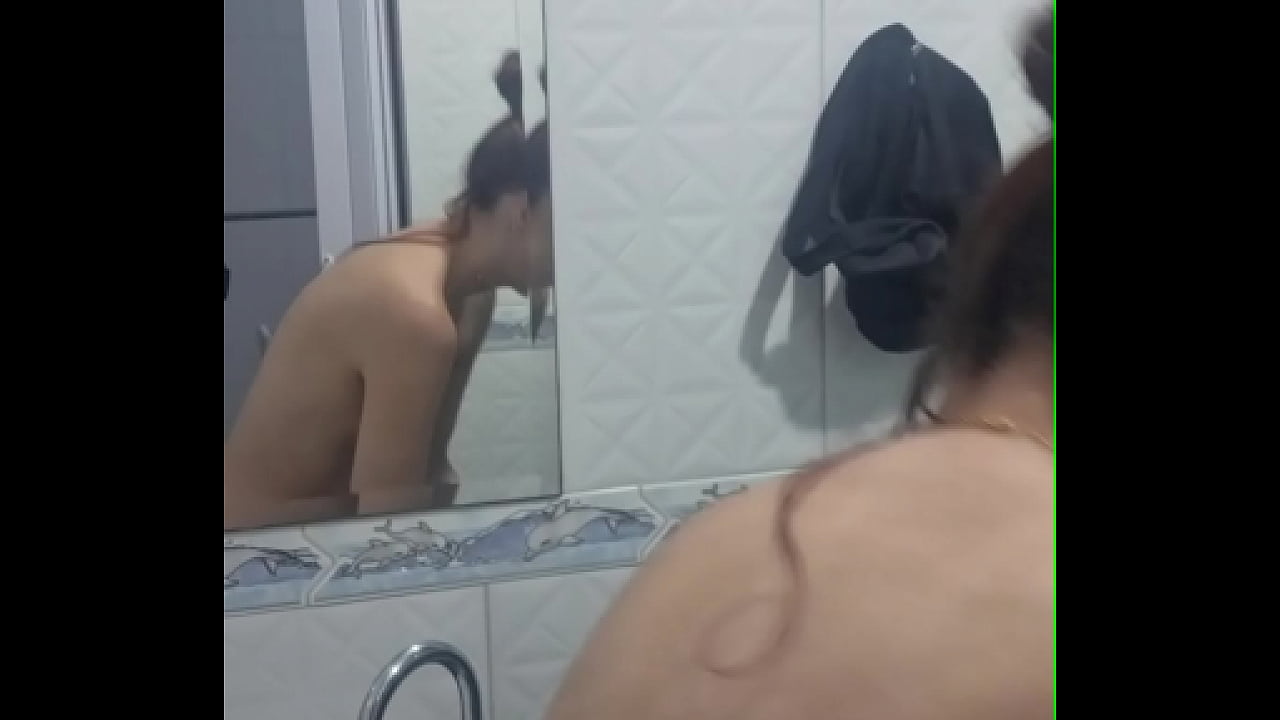 Married woman lost cell phone filming herself in the shower for her lover!