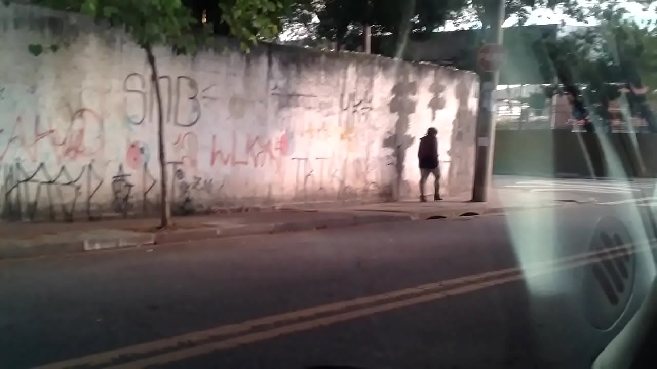 Raquel casada exbindo rabao na rua