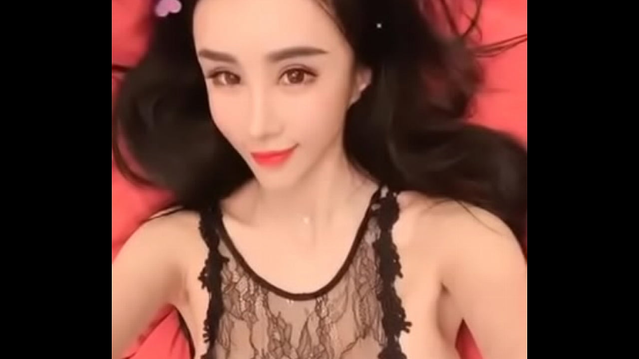 孟晓艺露乳