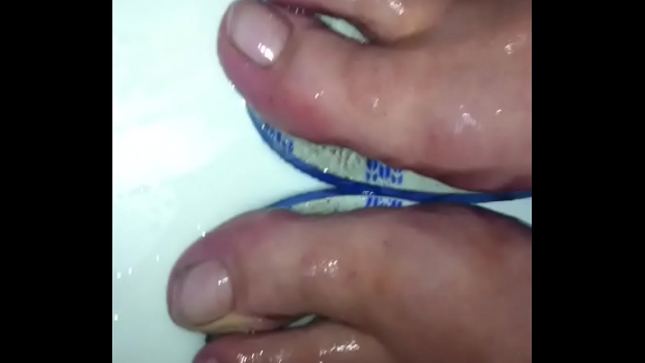 Cum on oiled wet Feets
