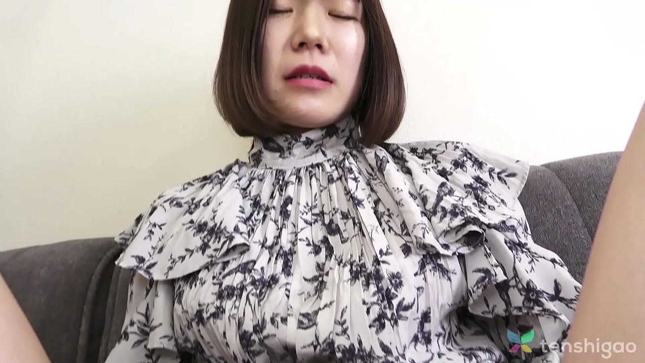 Ayumi is just recently turned twenty years old. She is studying very hard every day and lives on her own. She needs some extra money so contacted us for a casting couch interview and we had her give a blowjob to test out her skills.